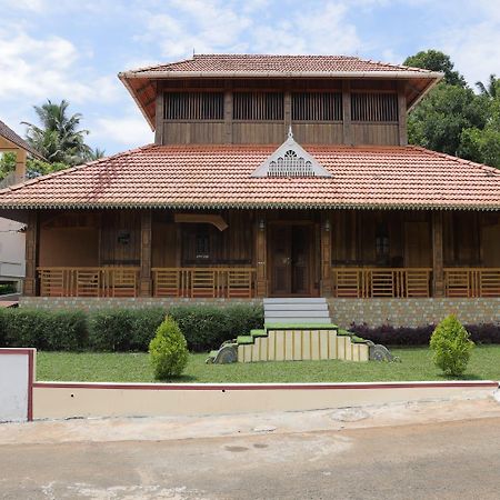 Jackroot Heritage Athirappilly Apartment Kallana ภายนอก รูปภาพ